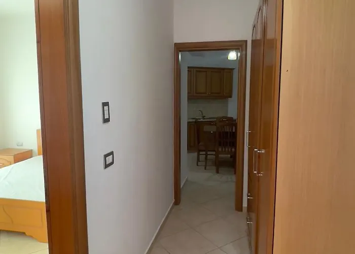 Ulliri * Wlora