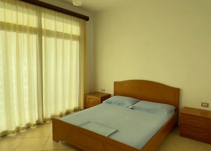 アパート Ulliri Vlorë